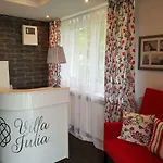 Julia منتزه العطل مينززدرويه