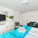Julia 3* مينززدرويه